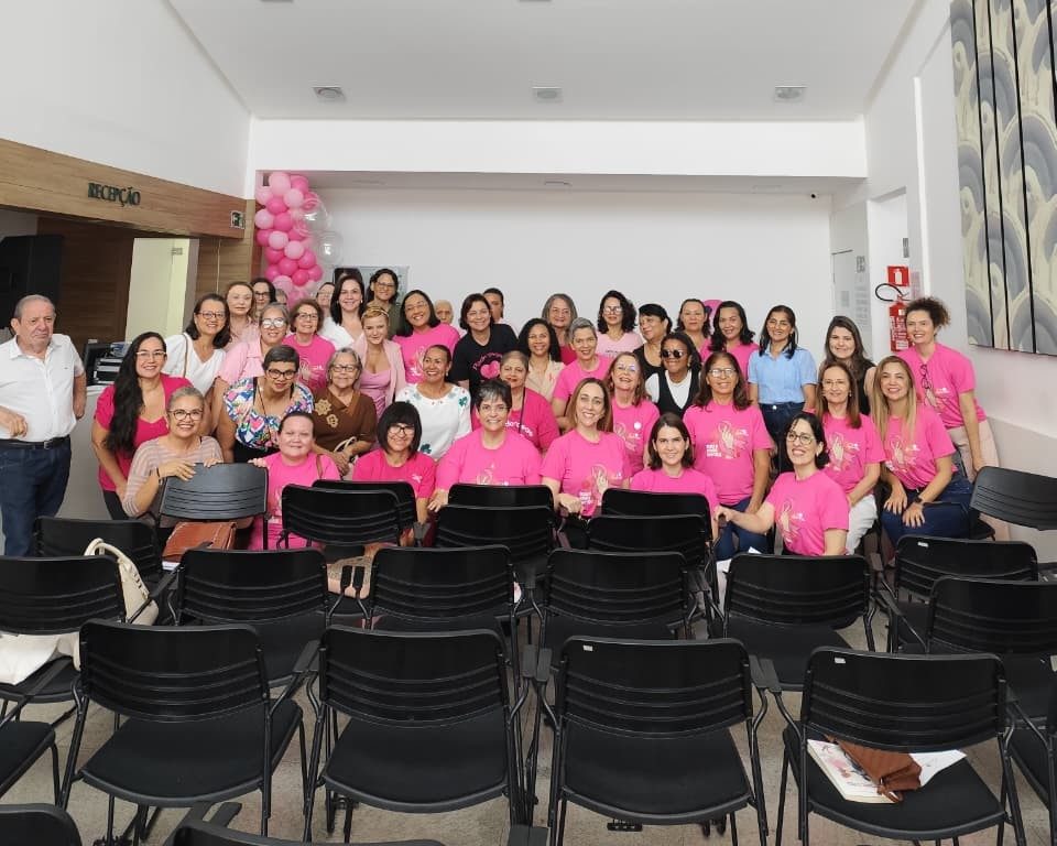 Participantes reunidas em auditório durante ação do Projeto Aghata